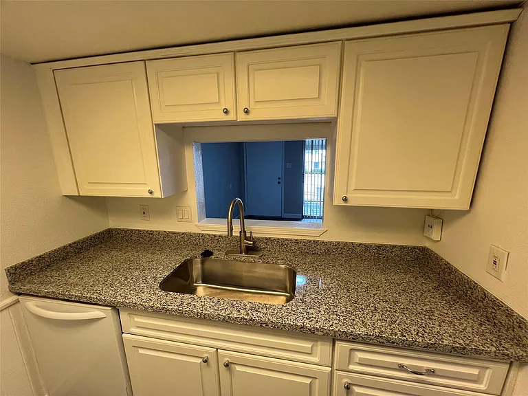 12633 Memorial Dr #24 — Photo 4