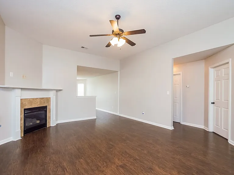 4313 Genevieve Dr — Photo 3