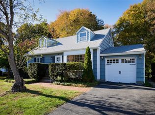 44 Morris Dr, Hyde Park, NY 12538