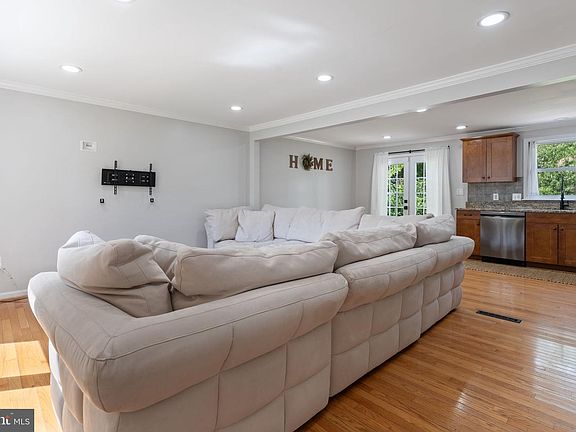 4th image of 2119 Gibbons Ct