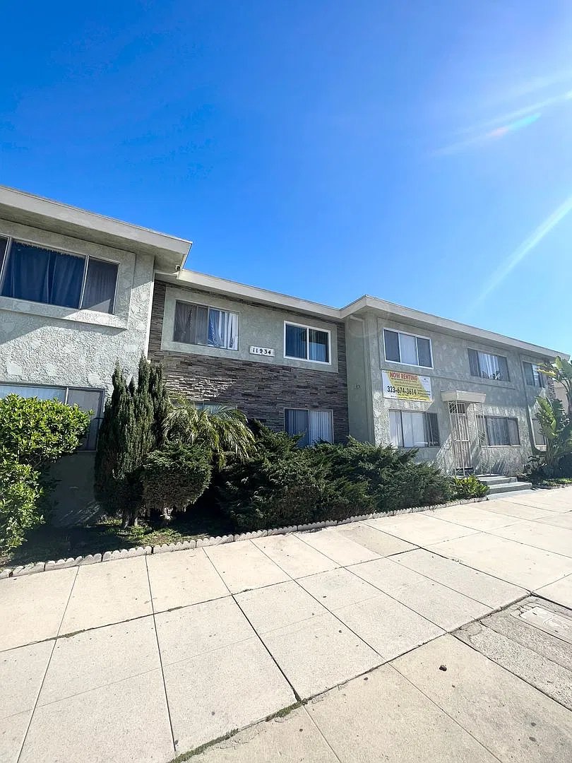 Spacious 2bd/1ba, 1bd/1ba, Studio/1ba(All Utilities Pay)-Cute Efficiency-Great Location — Photo 1