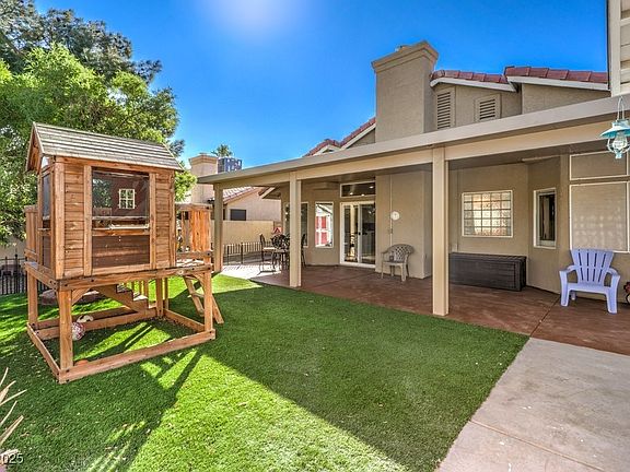 5th image of 1806 Hollyberry Ct