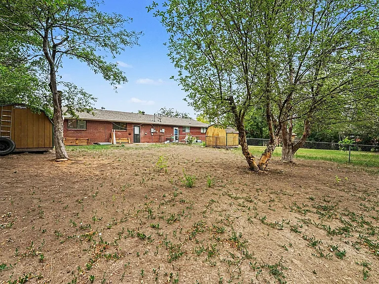76 Newland Ct — Photo 18