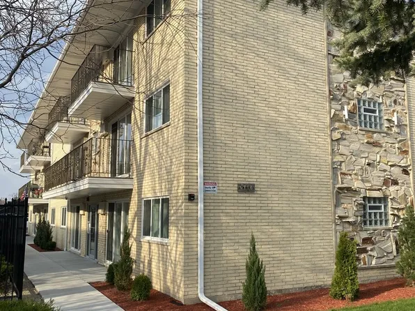 6718 174th Pl #D2, Tinley Park, IL 60477