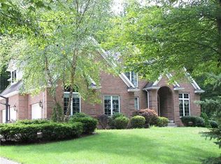 36 Briarwood Ln, New Wilmington, PA 16142