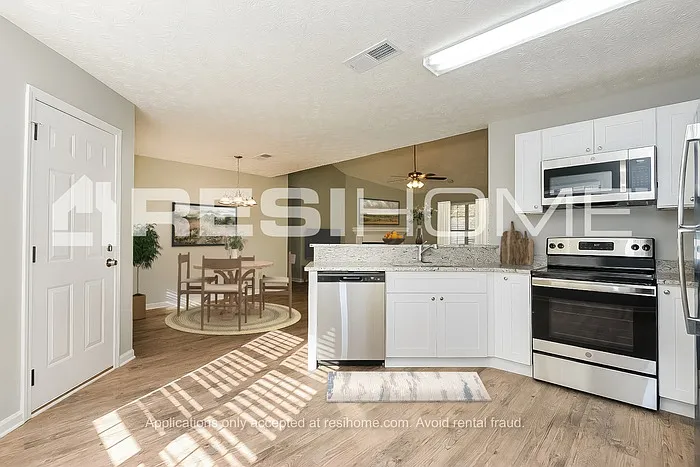 1841 Killarney Dr SW — Photo 2