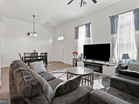 5th image of 703 Danforth Cir