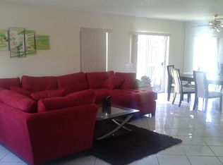 961 SW 100th Ter, Pembroke Pines, FL 33025