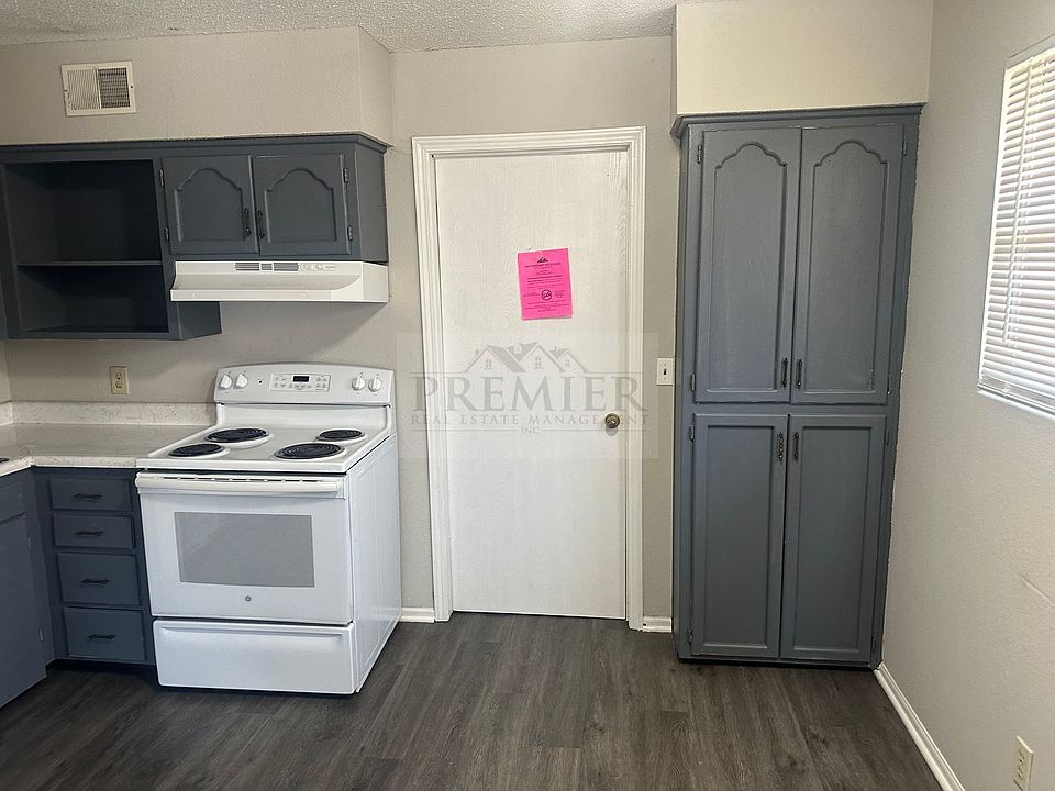 1st image of 305 N 3rd St #4