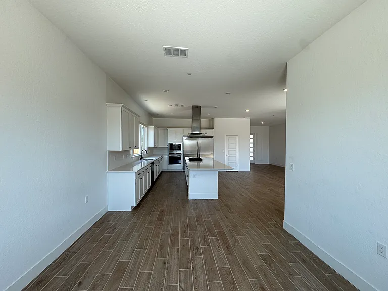 525 E Riverway Ave — Photo 15