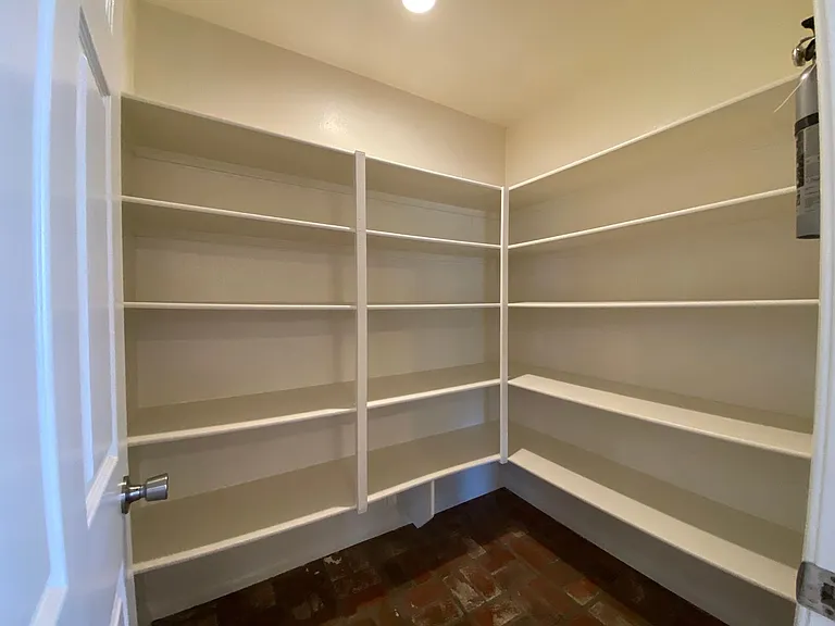 3010 N Broadway — Photo 20