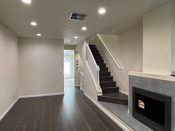 2nd image of 975 Belmont Ter Unit 6