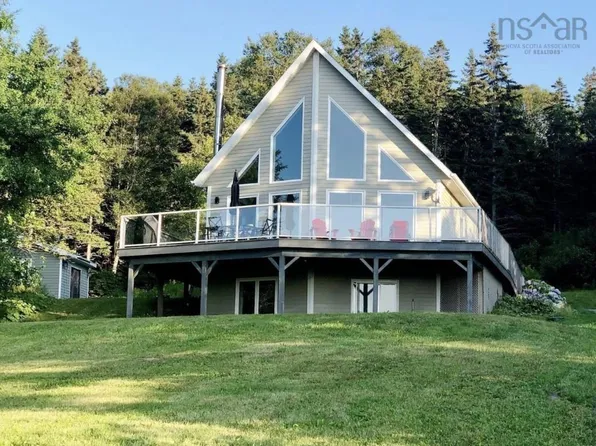 368 Lakeshore Dr, Richmond, NS B0E 3B0