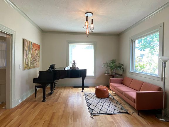 2nd image of 1735 SE Salmon St #1