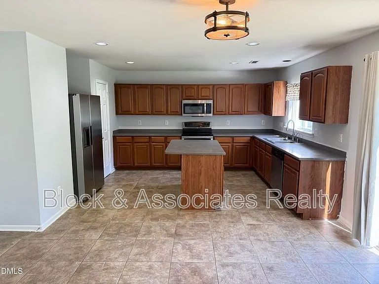 108 Poppy Hills Ct — Photo 4
