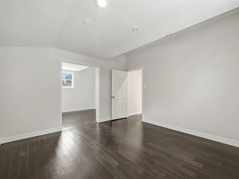 5302 Saxon Dr #1/2 — Photo 19