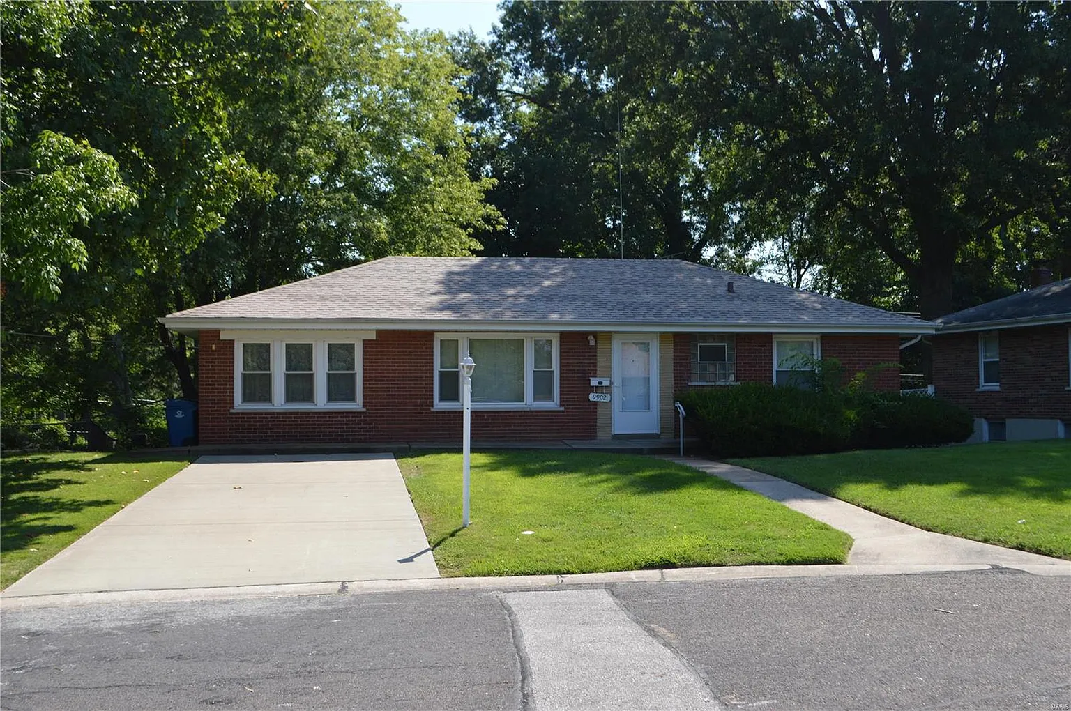 9902 Lacewood Dr photo 1