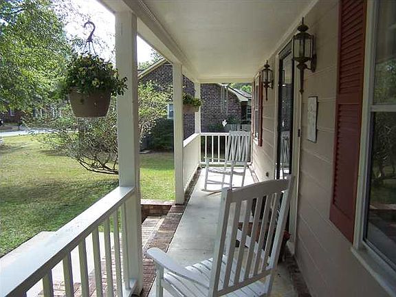 3rd image of 107 Evance Ct