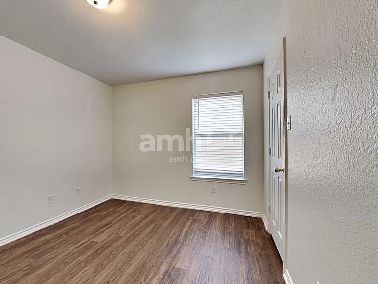 1082 Springhill Dr — Photo 16