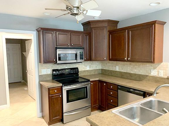 3rd image of 2539 Beaumont Dr