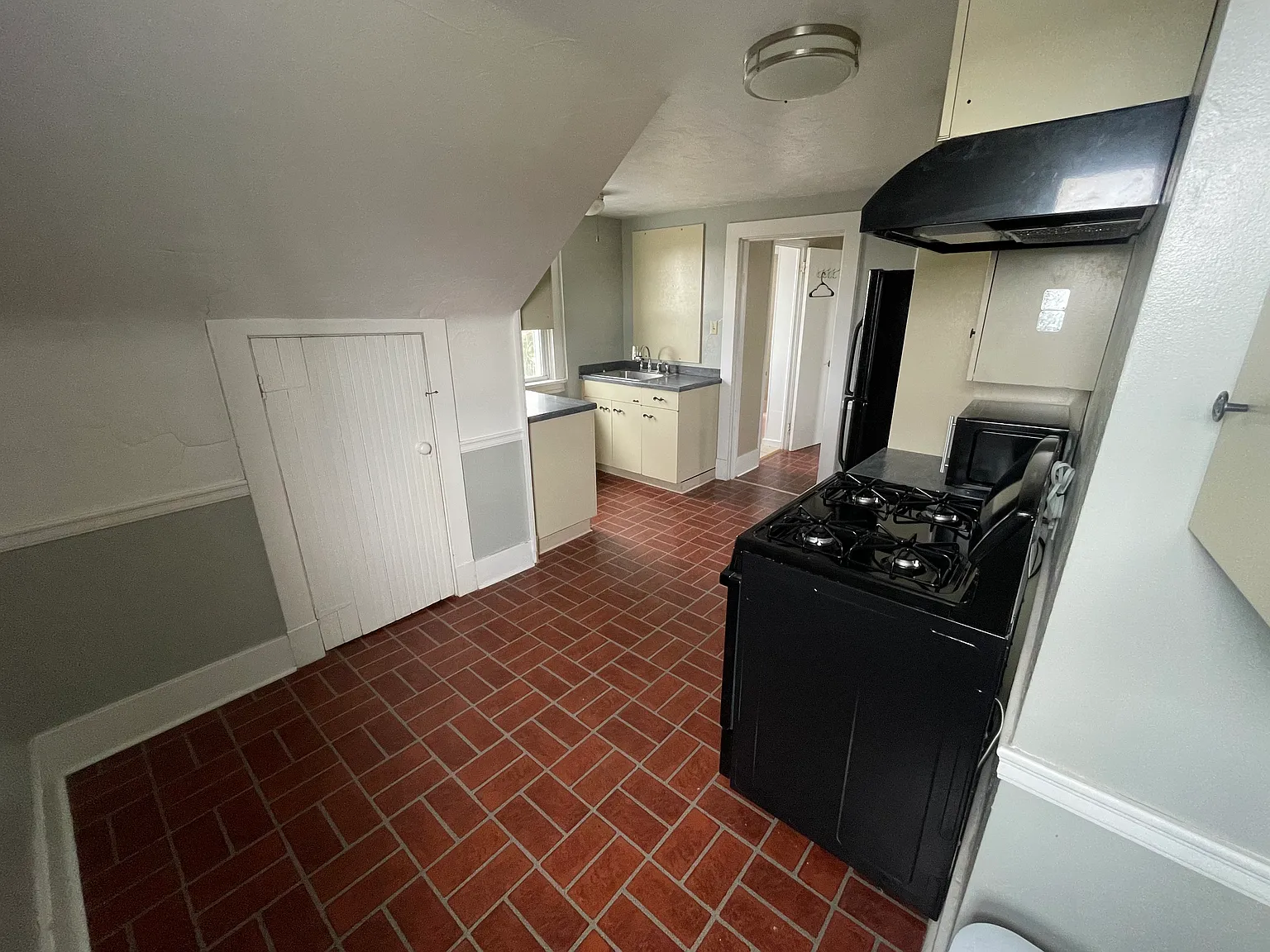 1 bed, 850 sqft, $1,000 — Photo 3