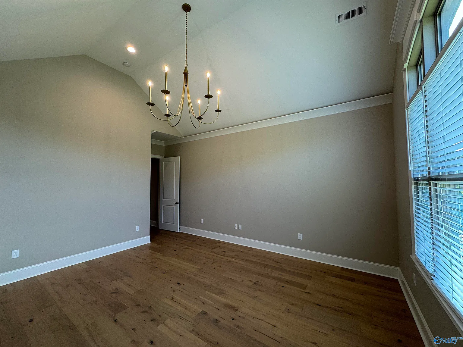 3 bed, 4.0 bath, 3335 sqft, $3,795 — Photo 4