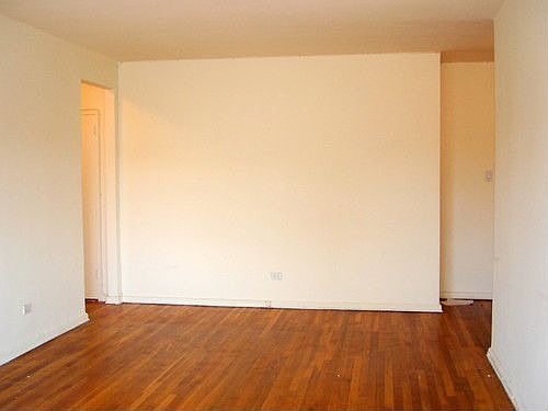 3rd image of 16201 Powells Cove Blvd APT 6L