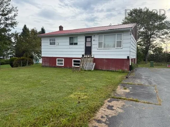85 1st St, Middle Sackville, NS B4E 1S9