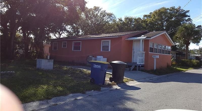 1st image of 803 Palm Bluff St