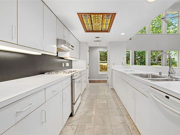 5th image of 1705 E Mission Blvd