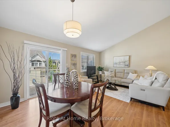17 Wicker Park Way, Whitby, ON L1R 0C8