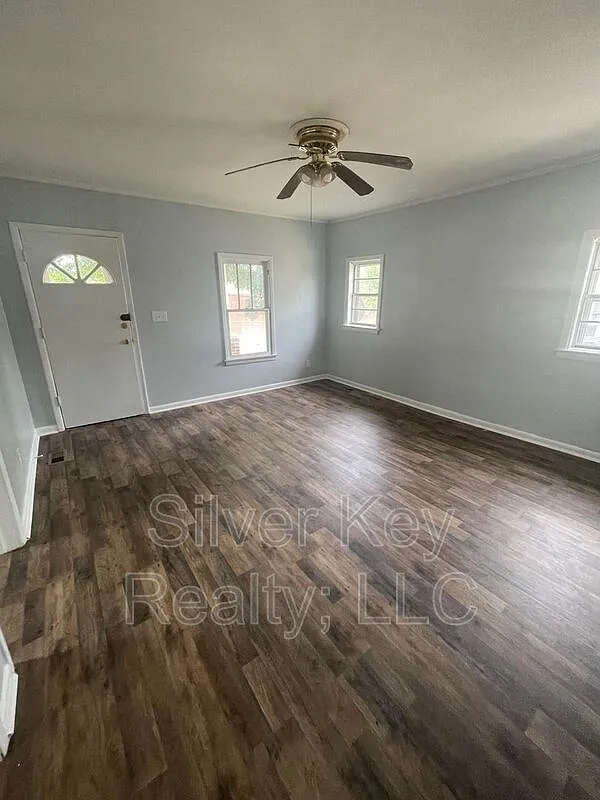 2 bed, 1.0 bath, $1,095 — Photo 4