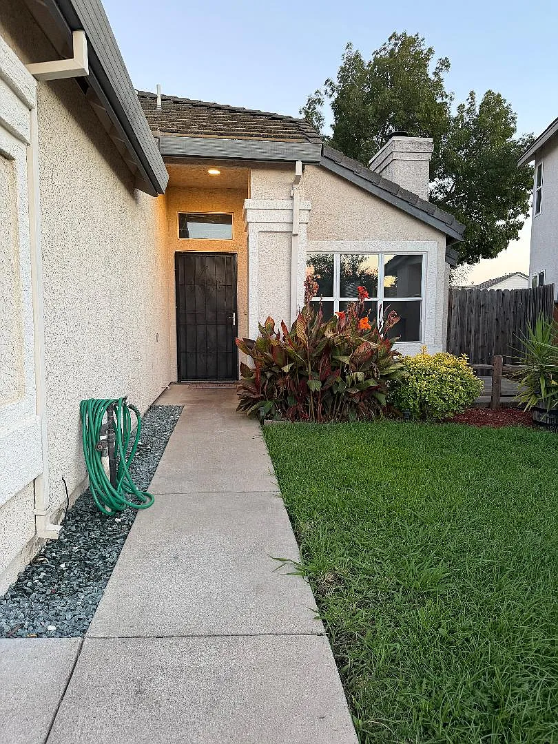3 bed, 1108 sqft, $2,500 — Photo 2