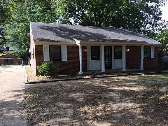 3rd image of 1615 Hickory Dr