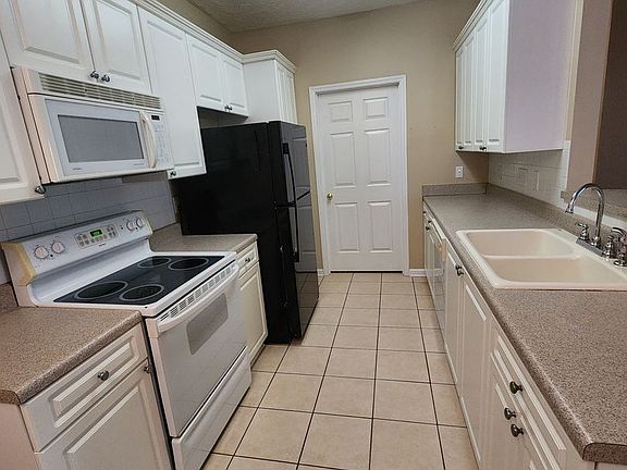 5th image of 3109 Wisteria Ln Unit 201