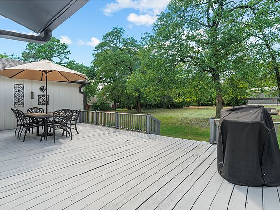 4th image of 176 Woodside Ln