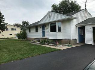 1930 Saunders Settlement Rd, Niagara Falls, NY 14304