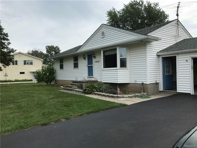 1930 Saunders Settlement Rd, Niagara Falls, NY, 14304