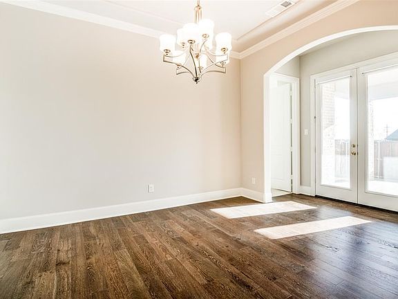 4th image of 817 Royal Minister Blvd