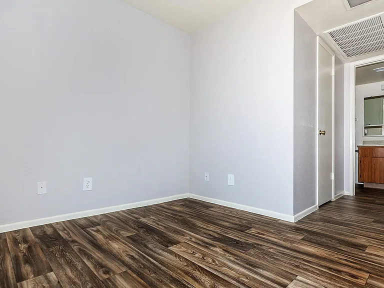 Park Terrace Apartments — Photo 30