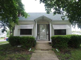 324 10th St, De Witt, IA 52742