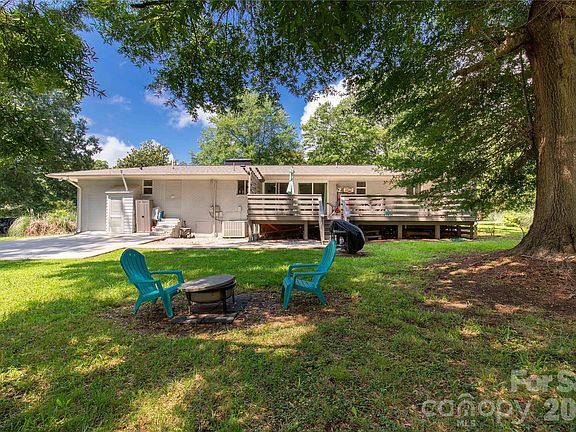 4th image of 1405 Lakeview Dr