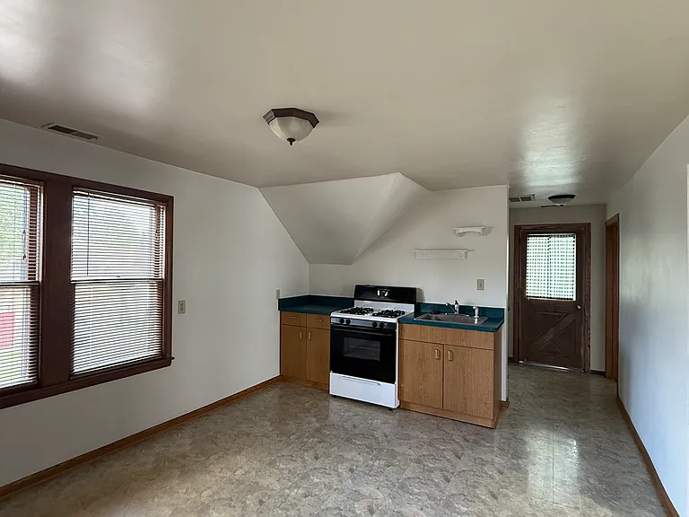 705 Rugby St — Photo 5