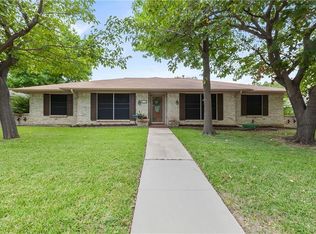 714 N Old Orchard Ln, Lewisville, TX 75077