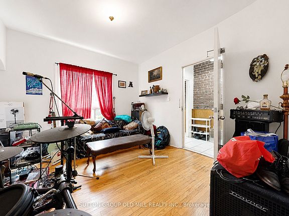 5th image of 1060 College St