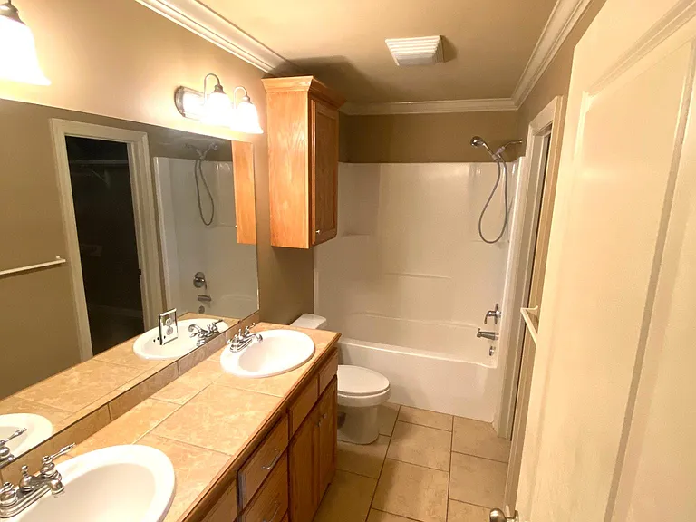 1021 Gary Dr — Photo 8