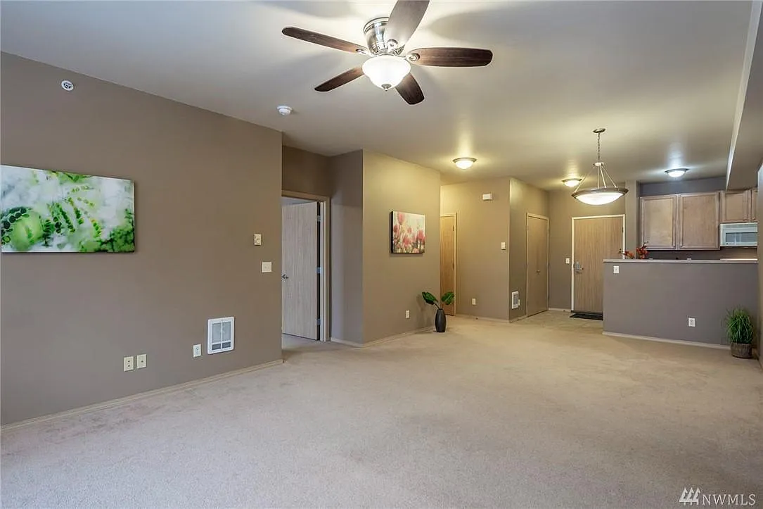 512 Darby Dr — Photo 2