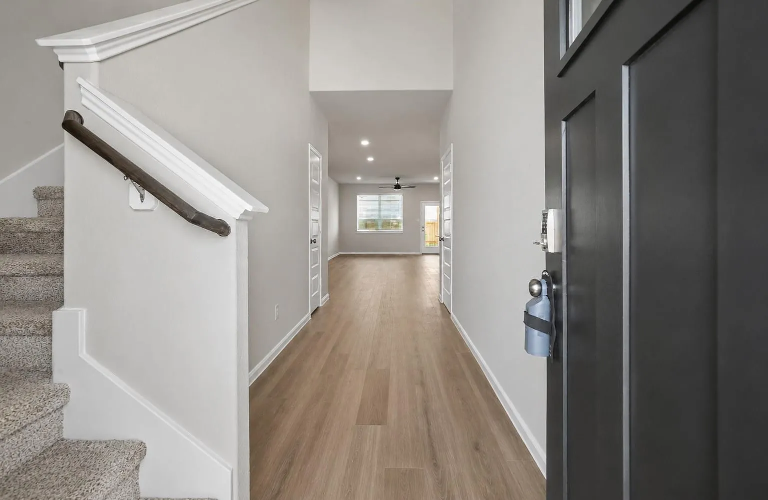 4 bed, 2.5 bath, 2036 sqft, $2,150 — Photo 3