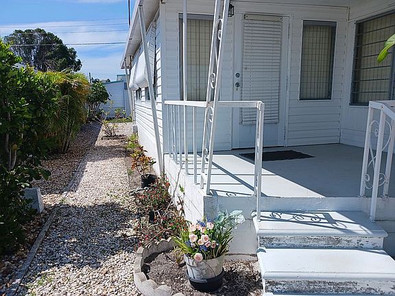 3rd image of 6904 Cortez Rd #46