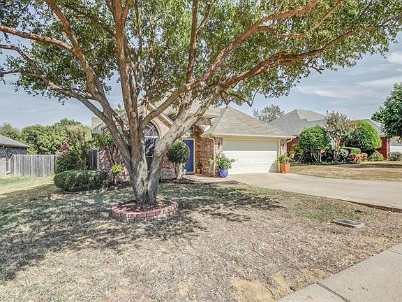 2nd image of 525 Carl Ct